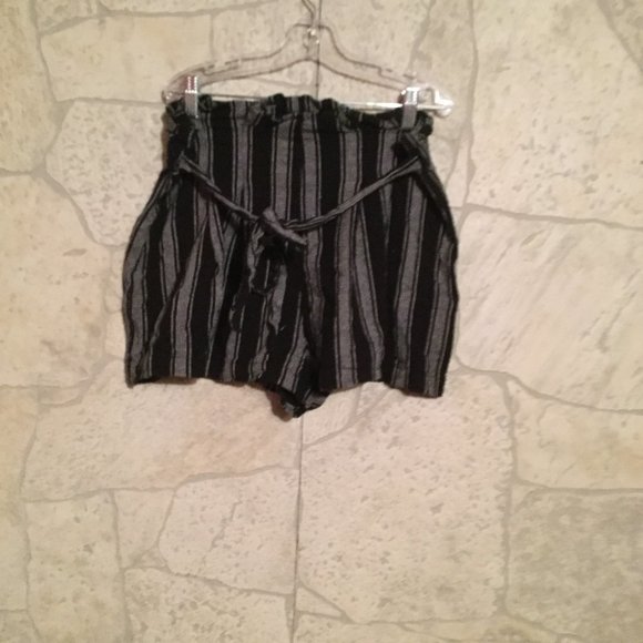 Shorts - Picture 1 of 4